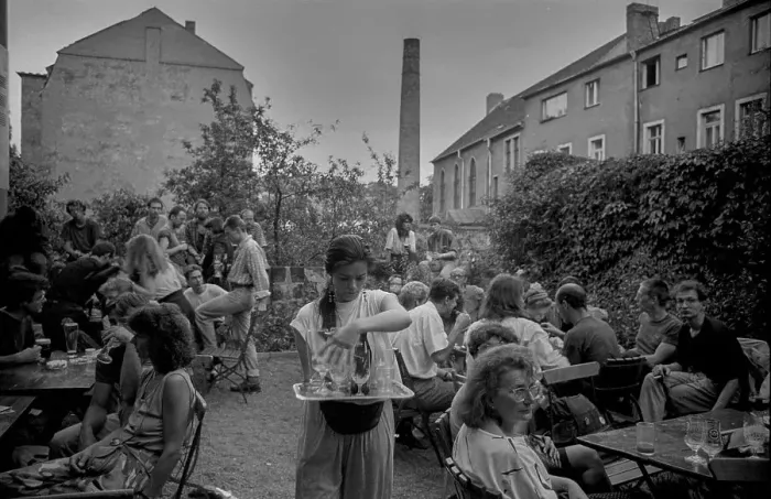 Framed Print : Germany, Dresden, 22.06.1991, in the backyard of a pub Framed Print : Germany, Dresden, 22.06.1991, in the backyard of a pub