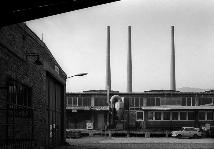 Framed Print : Germany, Kahla, 20.12.1991, Porzellanwerk Kahla, factory yard, Trabant, chimneys, Europe Framed Print : Germany, Kahla, 20.12.1991, Porzellanwerk Kahla, factory yard, Trabant, chimneys, Europe