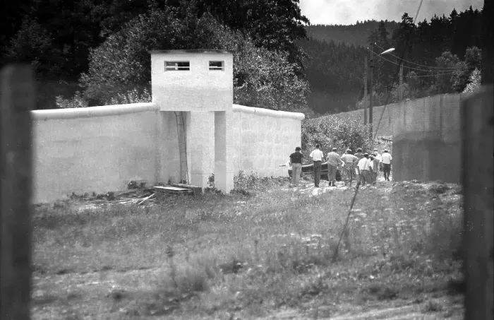 Framed Print : Germany, Moedlareuth, 18. 08. 1991 Framed Print : Germany, Moedlareuth, 18. 08. 1991