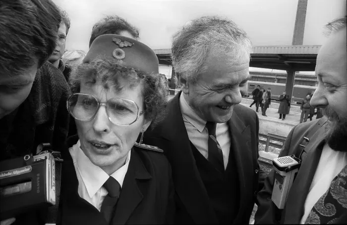 Framed Print : Germany, Potsdam, 01.04.1992, Reopening of the Berlin Potsdam S-Bahn line