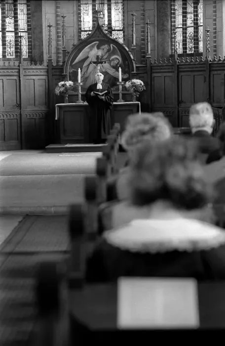 Framed Print : Germany, Stepnitz, 30.04.1992, Divine service in the monastery church of Marienfliess