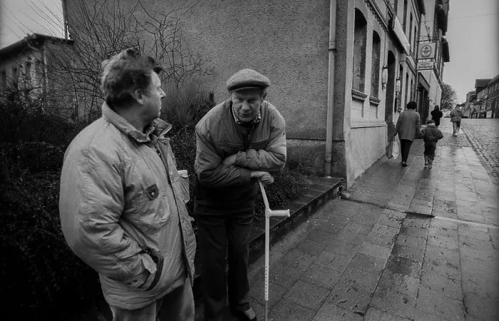 Framed Print : Germany, Sternberg, 12.01.1992, Conversation between two citizens in Sternberg  /  Mecklenburg, Europe