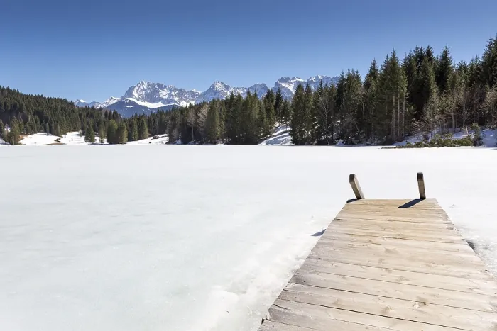 Framed Print : Geroldsee (Wagenbruchsee) in spring with a view of the Karwendel Geroldsee (Wagenbr)