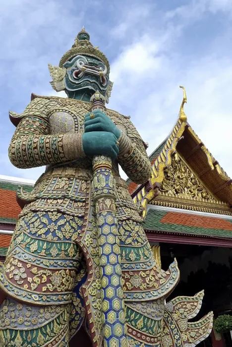 Framed Print : Giant Demon guarding Bangkok's Wat Pra Kaeo Tempel