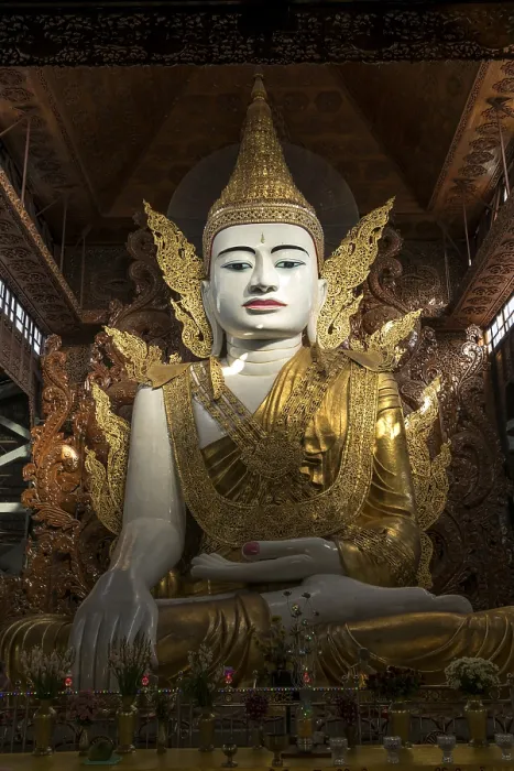 Framed Print : Giant Seated Buddha, Ngahtatgyi Pagoda