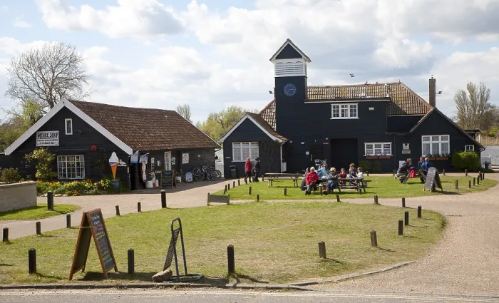 Framed Print : Gift shop and boating pavilion buildings at Thorpeness