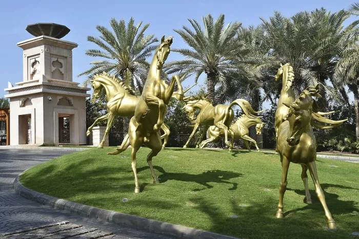 Framed Print : Gilded horses at the entrance of the Madinat Jumeirah Resort in Dubai
