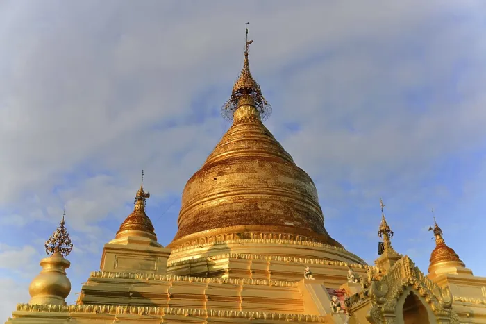 Framed Print : Gilded stupa of the Kuthodaw Pagoda