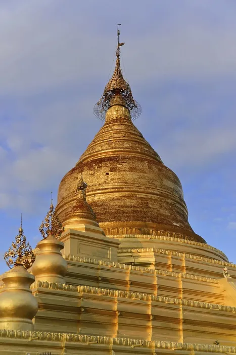 Framed Print : Gilded stupa of the Kuthodaw Pagoda