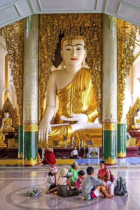 Framed Print : Glaebige in front of Buddha statue in shrine