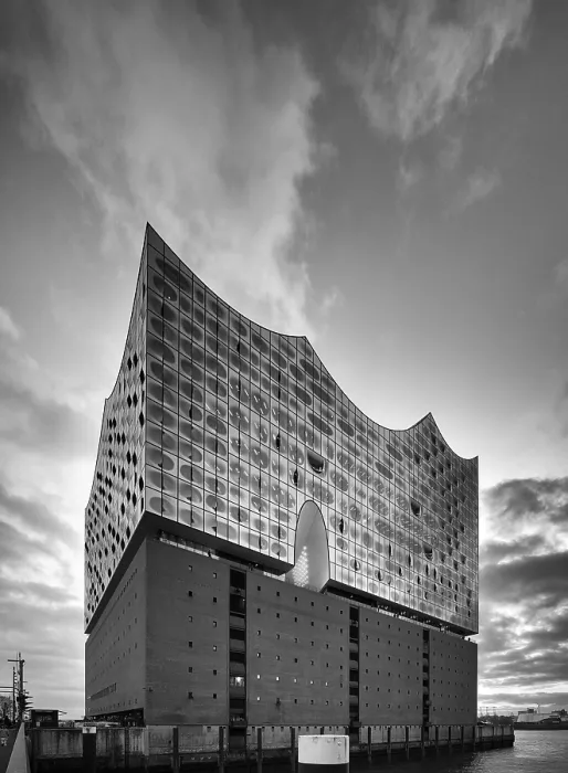 Framed Print : Glass facade of the Elbe Philharmonic Hall