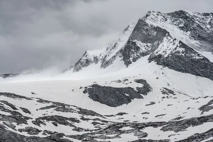 Framed Print : Gletscher Schlegeiskees, Schnee bedeckte Berggipfel