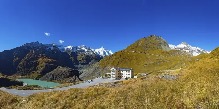 Framed Print : Glocknerhaus with view to the Grossglockner