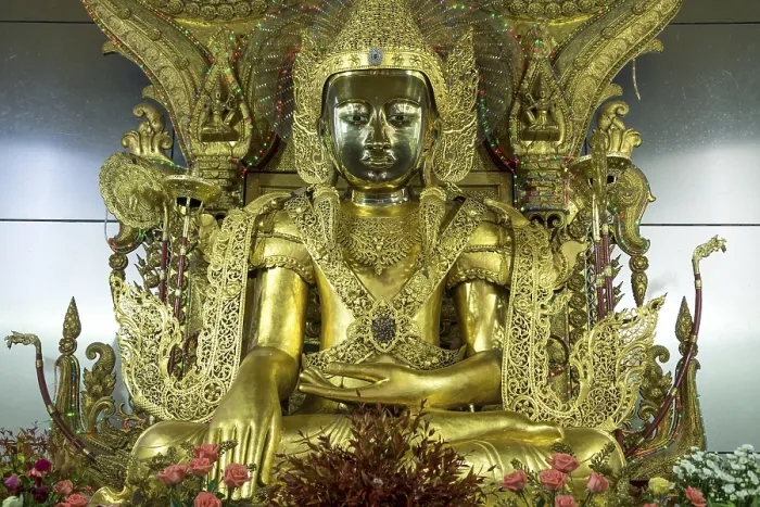 Framed Print : Golden Buddha in the Shwe Yin Myaw Pagoda