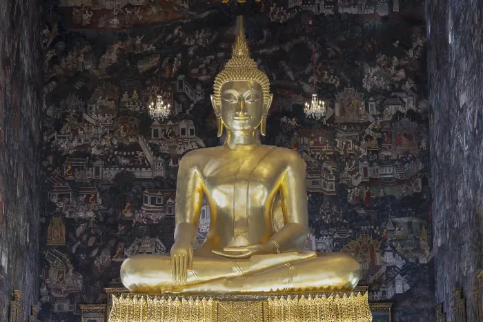 Framed Print : Golden Buddha statue, Phra Buddha Trilokachet surrounded by crystal chandeliers and exquisite wall paintings
