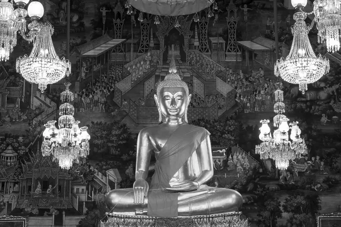 Framed Print : Golden Buddha statue, Phra Buddha Trilokachet surrounded by crystal chandeliers and exquisite wall paintings