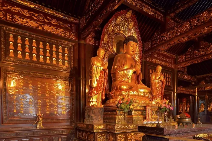 Framed Print : Golden Buddha statue and relics inside the Giant Wild Goose Pagoda