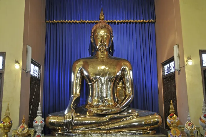 Framed Print : Golden Buddha statue, Wat Traimitr