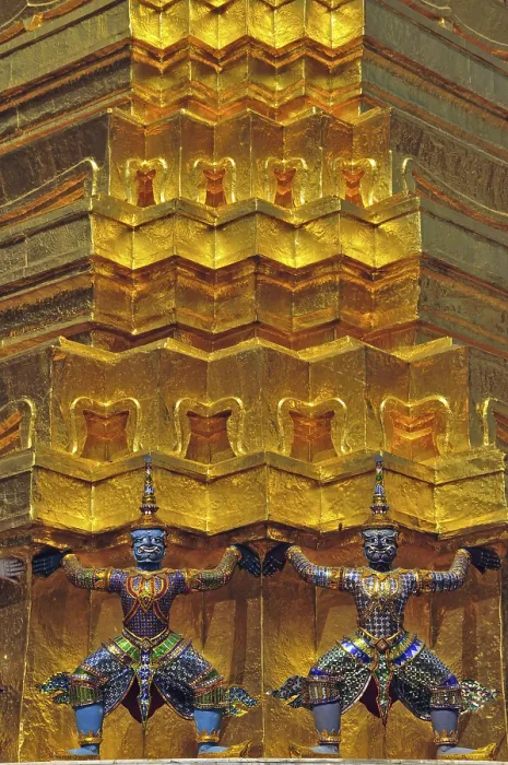 Framed Print : Golden Chedi in front of the pantheon