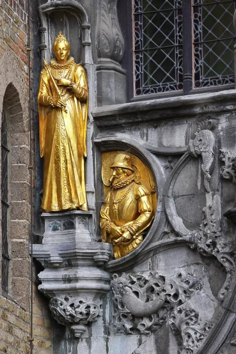 Framed Print : Golden figures on the facade of the St
