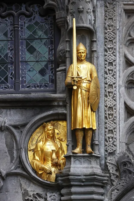 Framed Print : Golden figures on the facade of the St