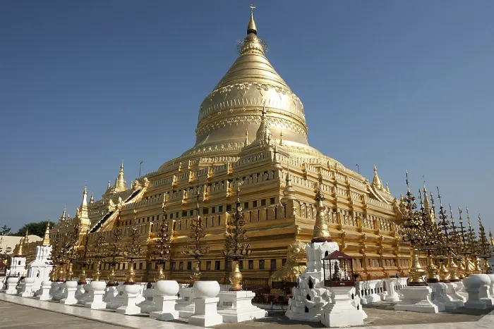 Framed Print : Golden stupa of Shwezigon Pagoda
