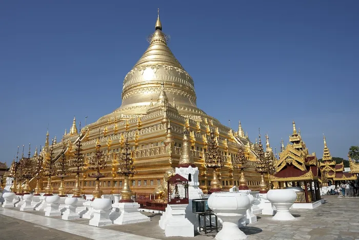 Framed Print : Golden stupa of Shwezigon Pagoda Framed Print : Golden stupa of Shwezigon Pagoda