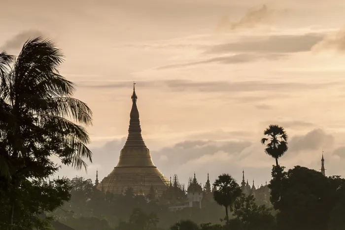 Framed Print : Golden stupa at sunset, chedi, Shwedagon Pagoda