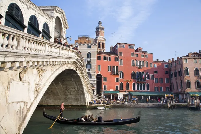 Framed Print : Gondola on the Canal Grande under the Rialto Bridge