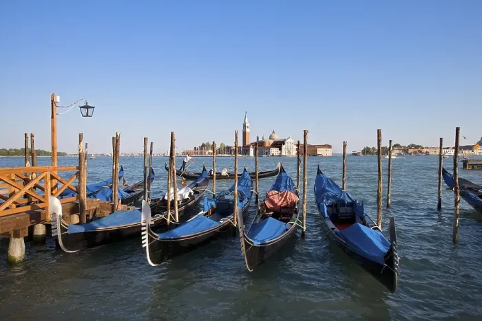 Framed Print : Gondolas in front of San Giorgio Maggiore Framed Print : Gondolas in front of San Giorgio Maggiore