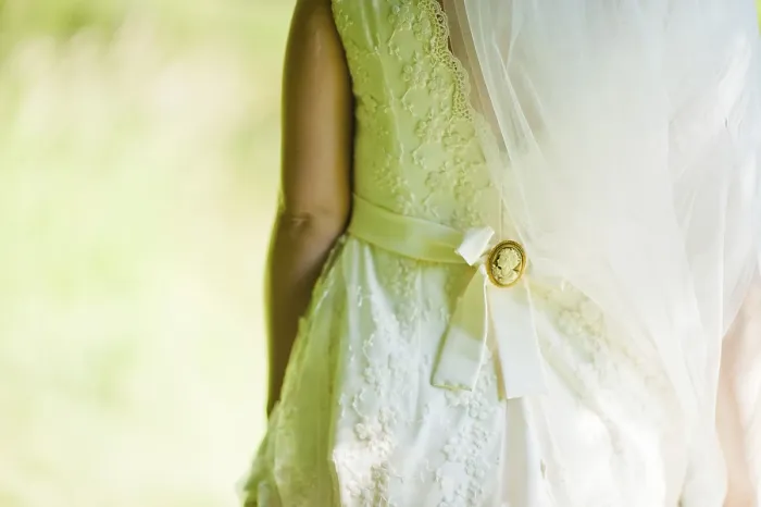 Framed Print : Gorgeus brunette bride outdoors Framed Print : Gorgeus brunette bride outdoors