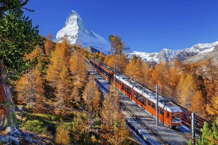 Framed Print : Gornergratbahn on the Riffelberg with Matterhorn 4478m in autumn