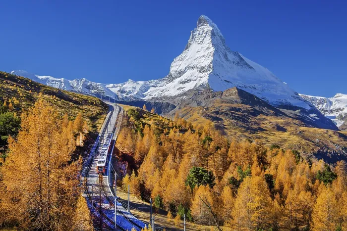Framed Print : Gornergratbahn on the Riffelberg with Matterhorn 4478m in autumn