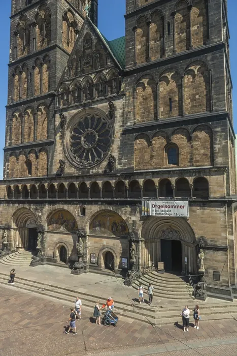 Framed Print : Gothic west facade of St Peter's Cathedral on the market square