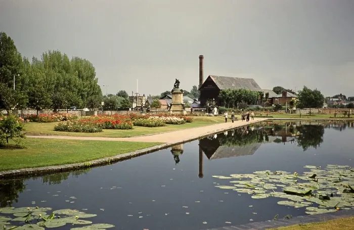 Framed Print : Gower monument seen from Bancroft Basin, Stratford upon Avon, Warwickshire, England, United Kingdom in 1961