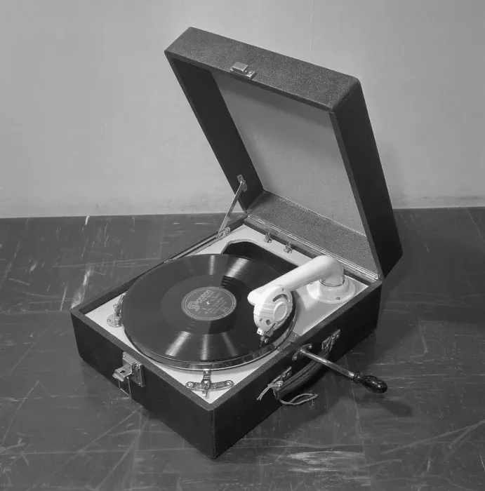 Framed Print : Gramophone. A portable gramophone