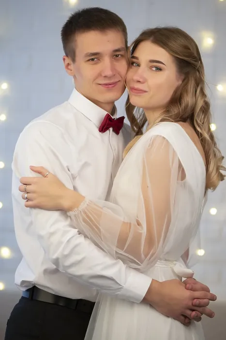 Framed Print : On a gray background, the bride and groom look at each other Framed Print : On a gray background, the bride and groom look at each other