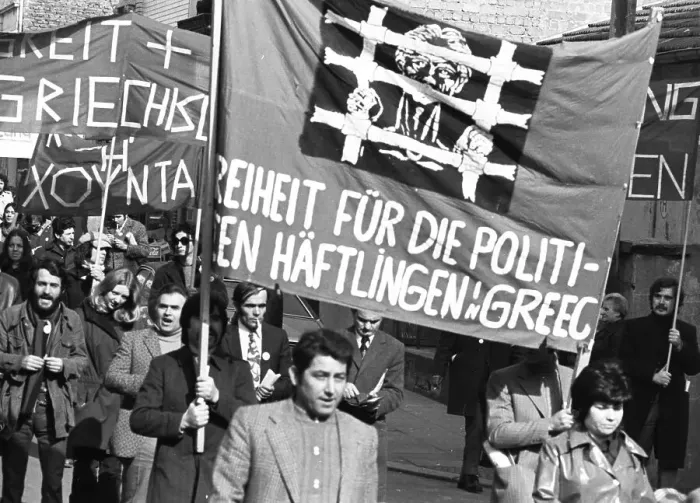 Framed Print : Greeks and Germans demonstrated in Bonn on 10