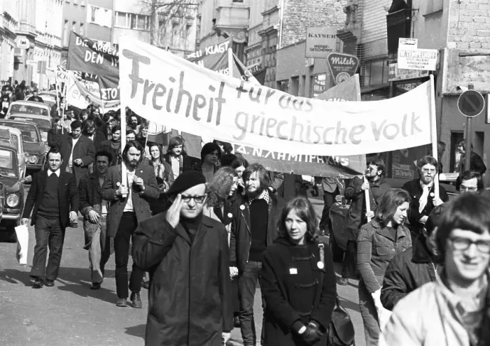 Framed Print : Greeks and Germans demonstrated in Bonn on 10