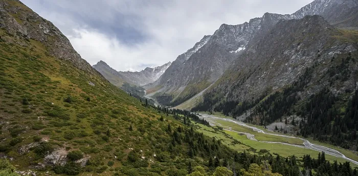 Framed Print : Green mountain valley with river and steep mountain peaks Framed Print : Green mountain valley with river and steep mountain peaks