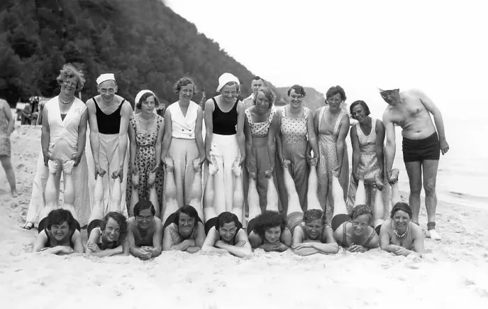 Framed Print : Group with bathers on the beach