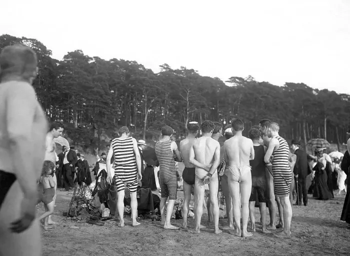 Framed Print : Group with bathers on the beach