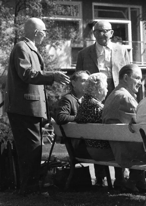 Framed Print : This group of pensioners, seen here on 18 August 1971 in Dortmund