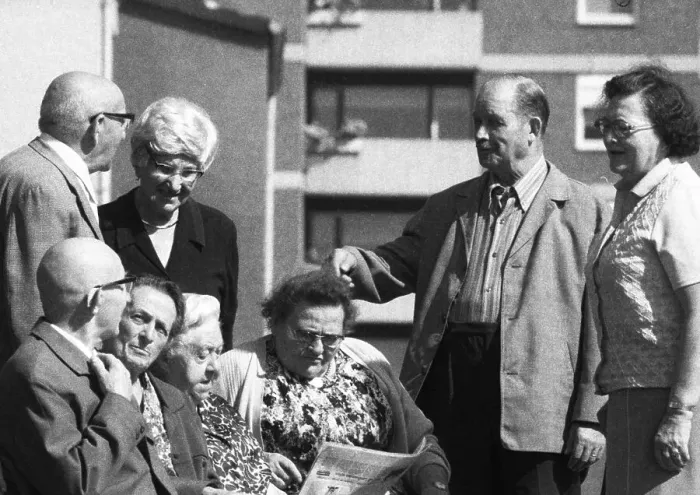 Framed Print : This group of pensioners, seen here on 18 August 1971 in Dortmund