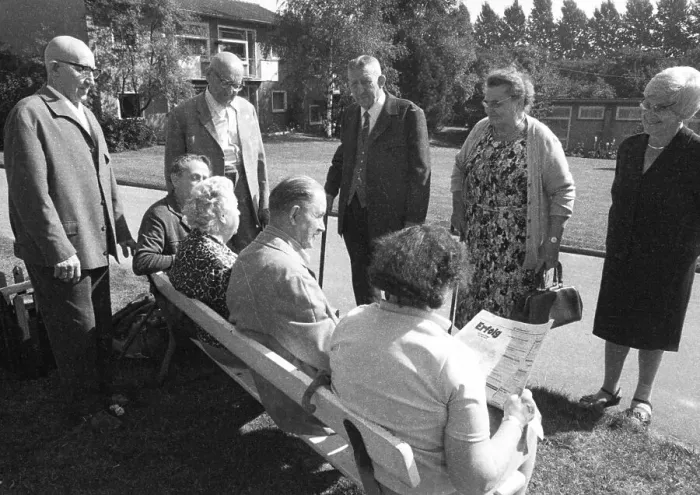 Framed Print : This group of pensioners, seen here on 18 August 1971 in Dortmund
