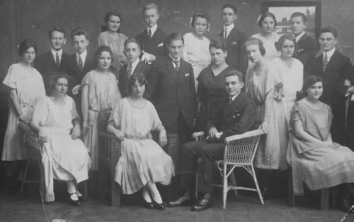 Framed Print : Group photo of an extended family in elegant clothing