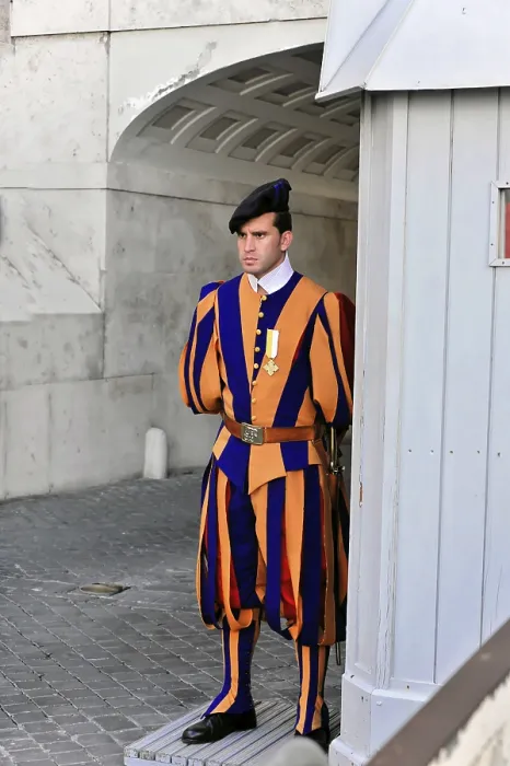 Framed Print : Guard soldier of the Swiss Guard