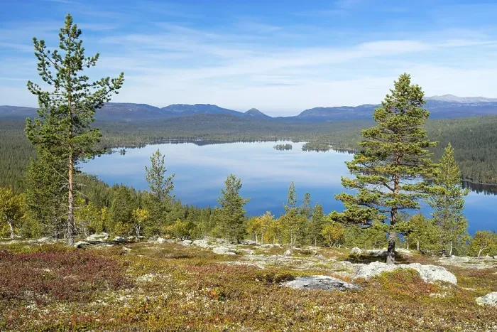 Framed Print : Gutulisjoen, Gutuli Lake, Gutulia National Park