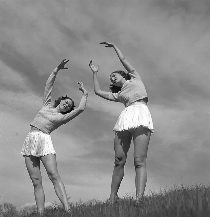 Framed Print : Gymnasts in the 1940s. Lalla Cassels dance troup Framed Print : Gymnasts in the 1940s. Lalla Cassels dance troup