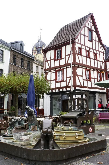 Framed Print : Half-timbered house at the Alter Markt